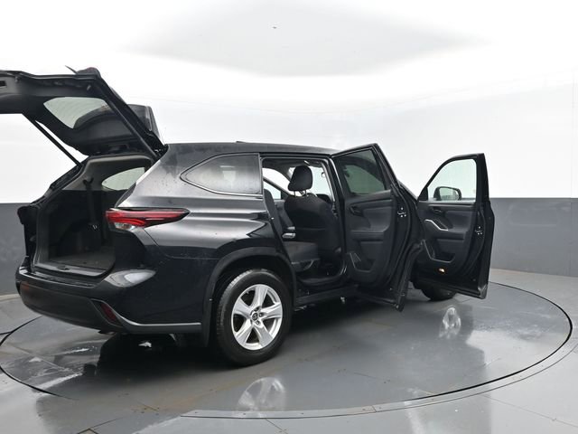 Used 2024 Toyota Highlander LE image 31