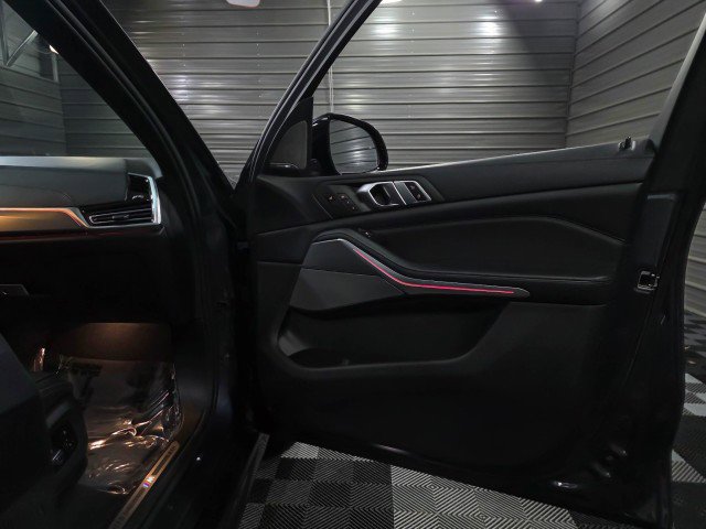 Used 2019 BMW X5 xDrive50i w/ M Sport Package image 37