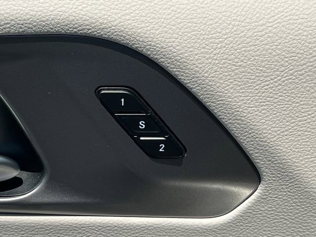 Used 2024 Chrysler Pacifica Touring-L FWD image 17
