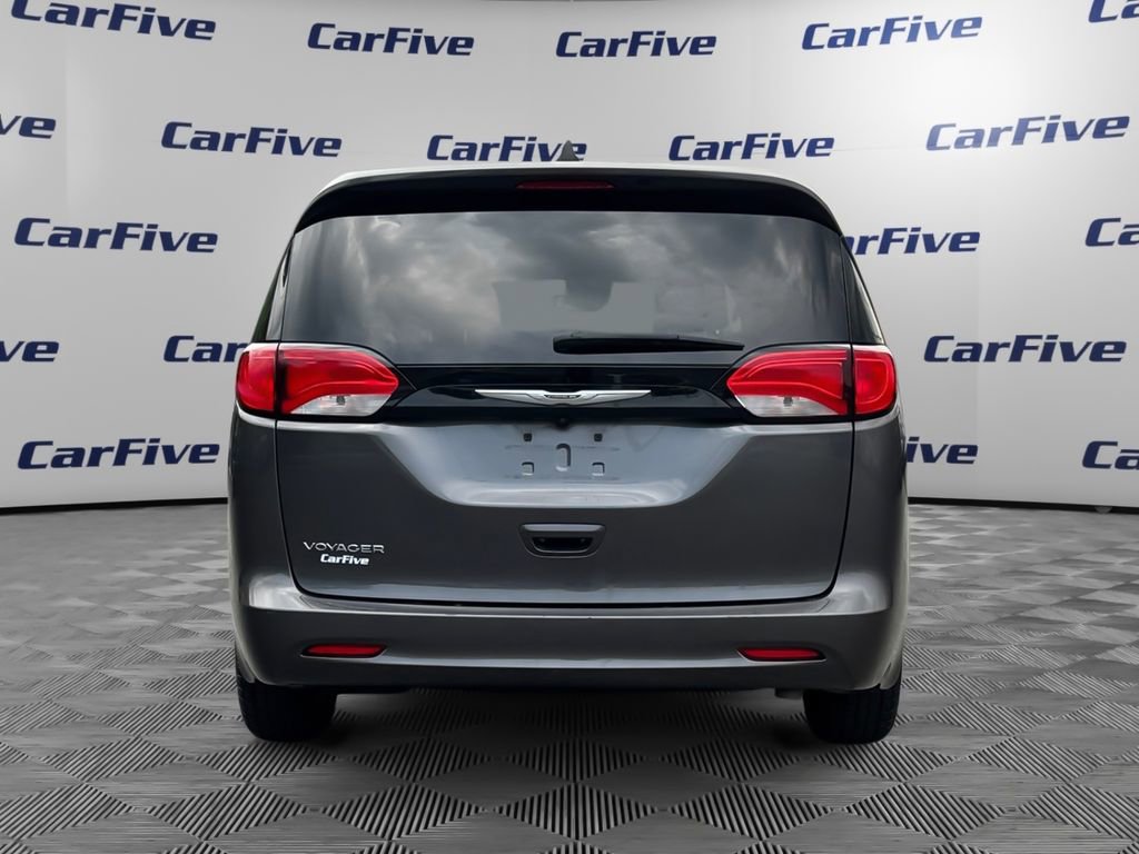 Used 2023 Chrysler Voyager LX image 4