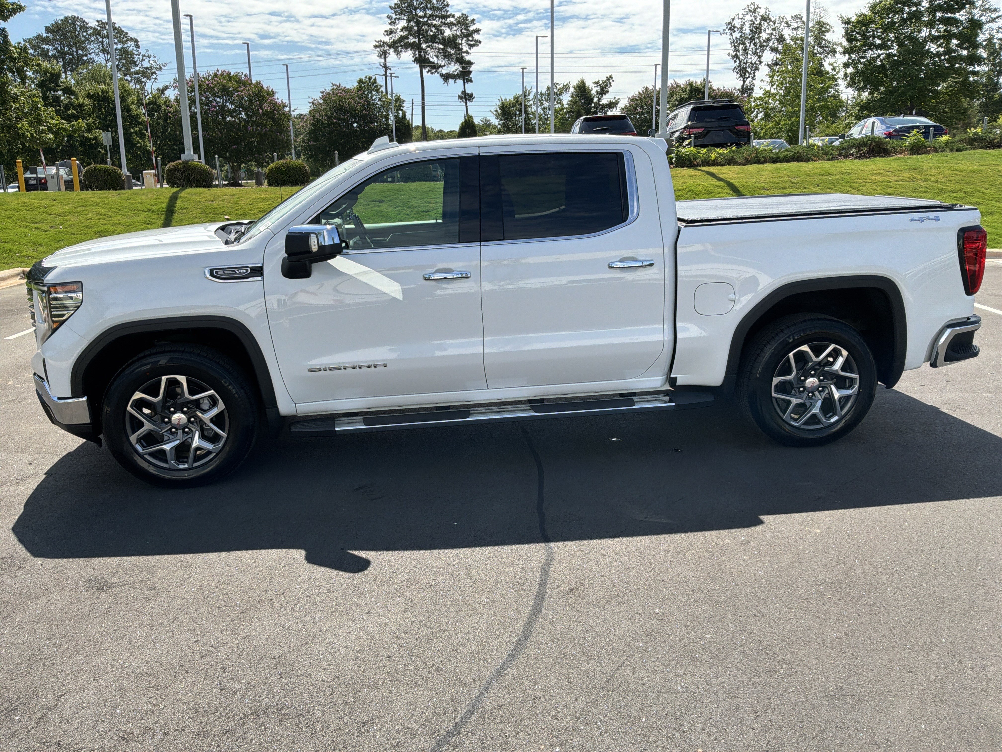 Used 2024 GMC Sierra 1500 SLT w/ SLT Premium Plus Package AWD/4WD image 7