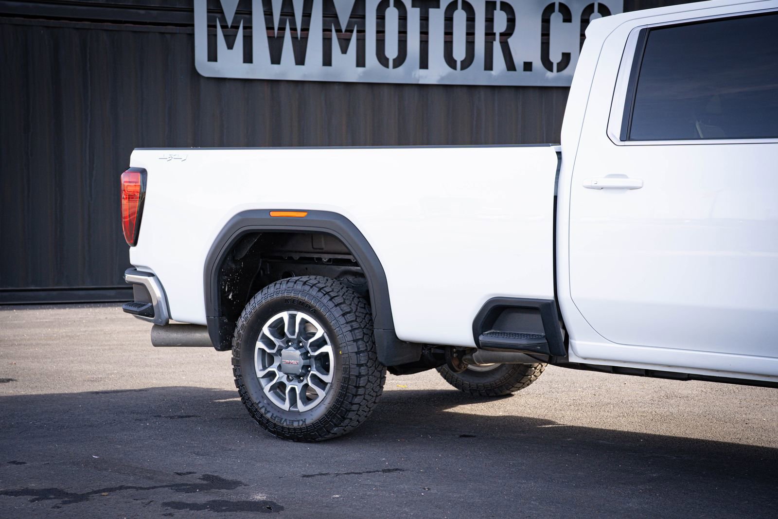 Used 2022 GMC Sierra 3500 SLE w/ SLE Convenience Package AWD/4WD image 5