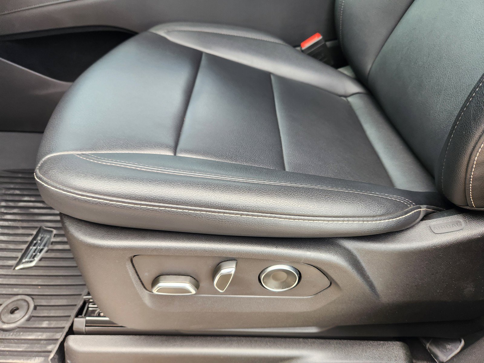 Certified 2024 Cadillac Escalade ESV Luxury RWD image 22