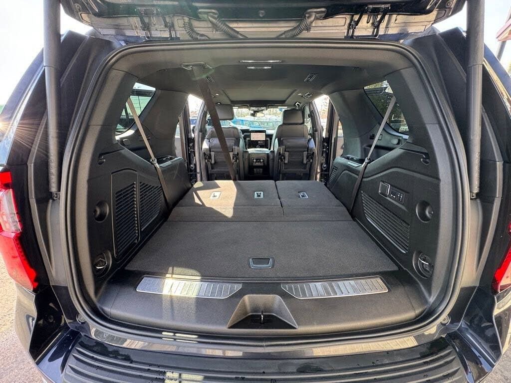 Used 2025 GMC Yukon Denali w/ Sun & Power Step Package image 63