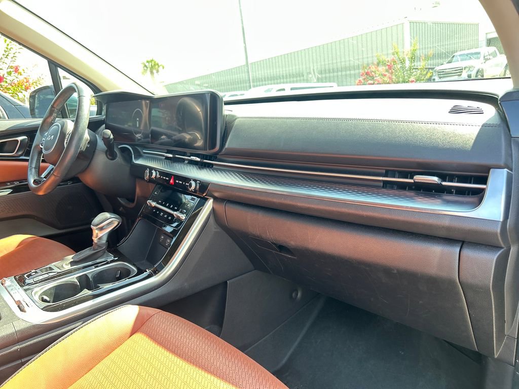 Used 2023 Kia Carnival SX Prestige w/ Paint Protection Package FWD image 17
