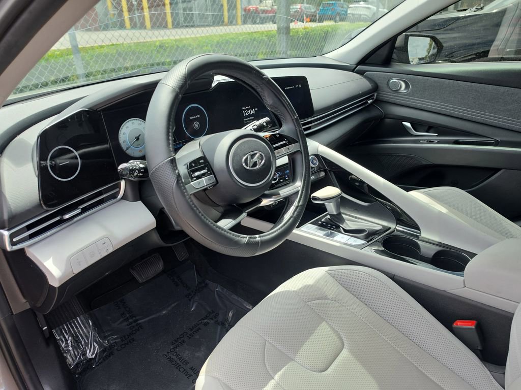 Used 2023 Hyundai Elantra Limited FWD image 15
