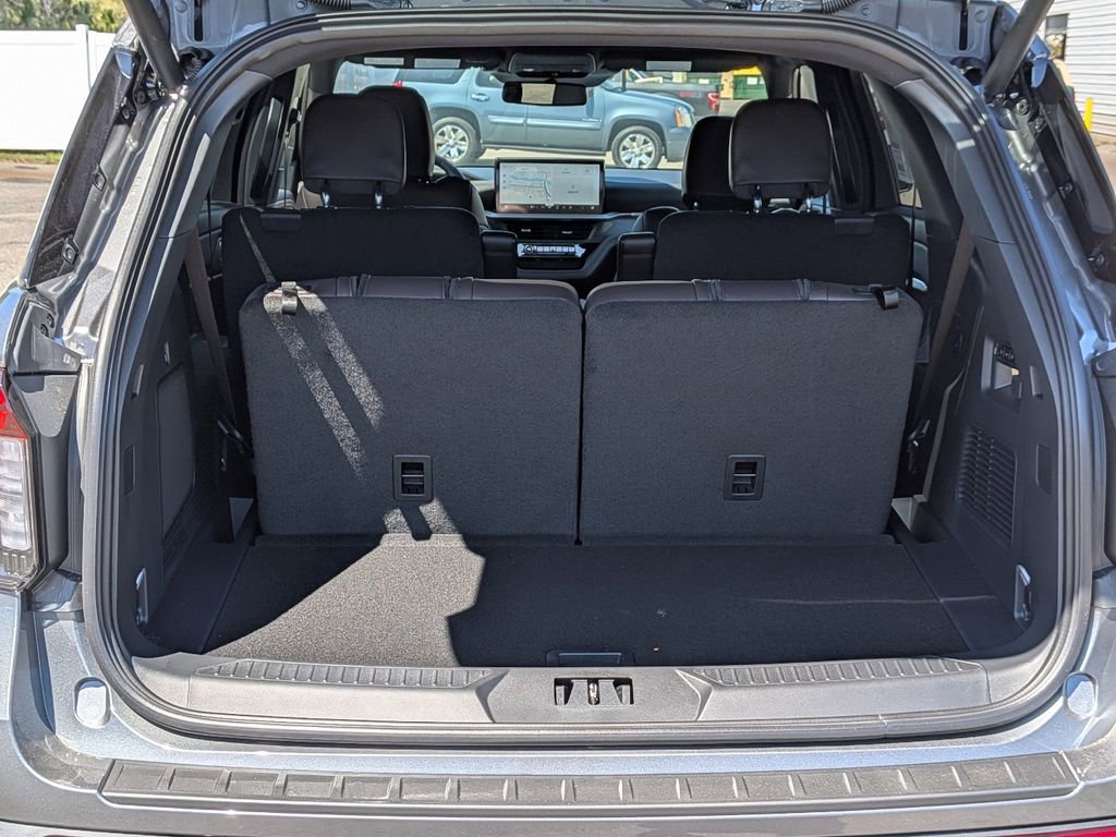 New 2026 Ford Explorer Platinum RWD image 13