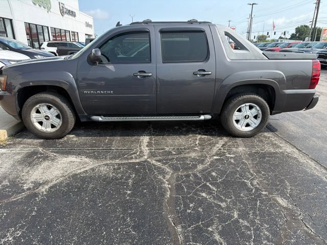 Used 2011 Chevrolet Avalanche LT w/ Luxury Package AWD/4WD image 4