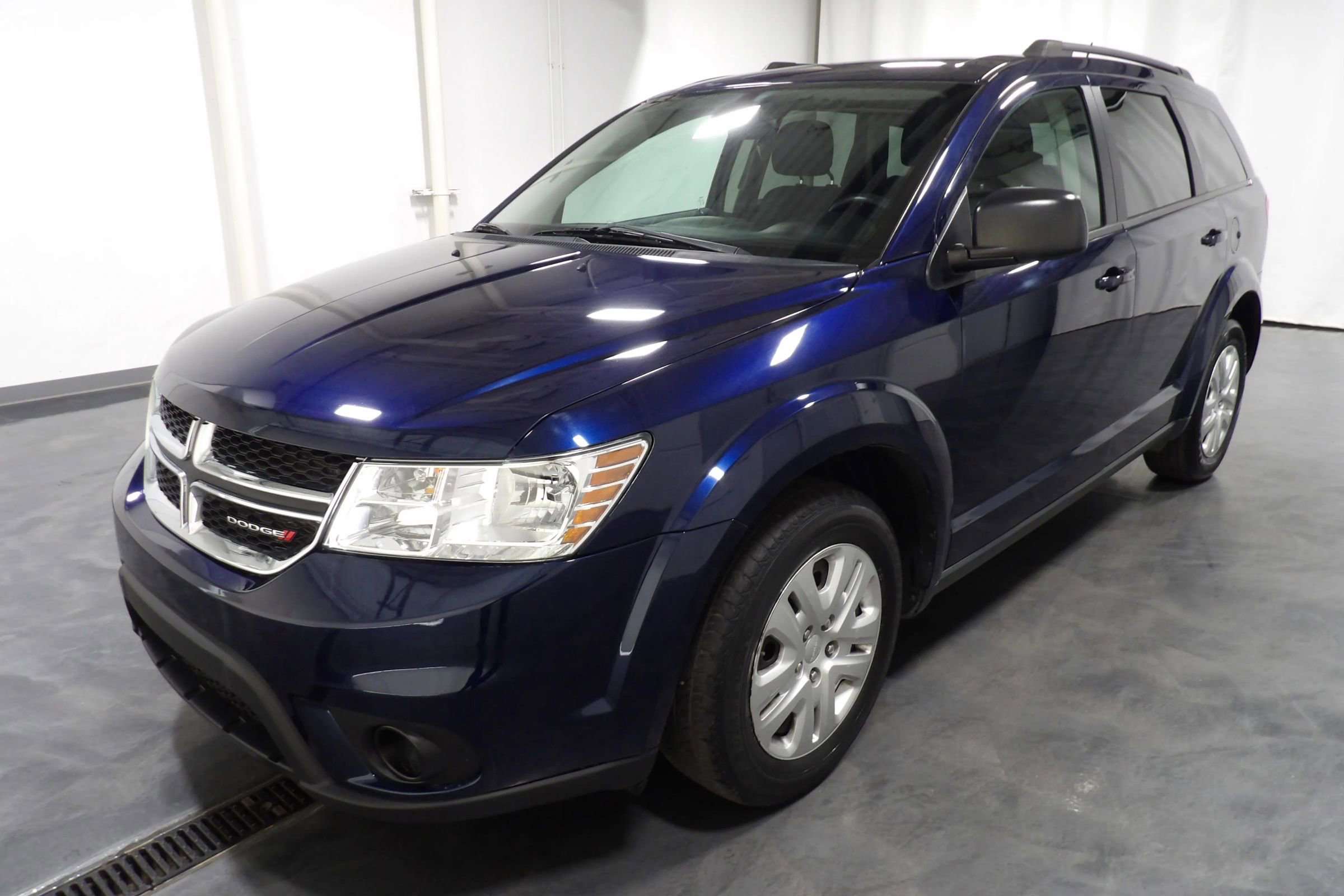 Used 2018 Dodge Journey SE image 3