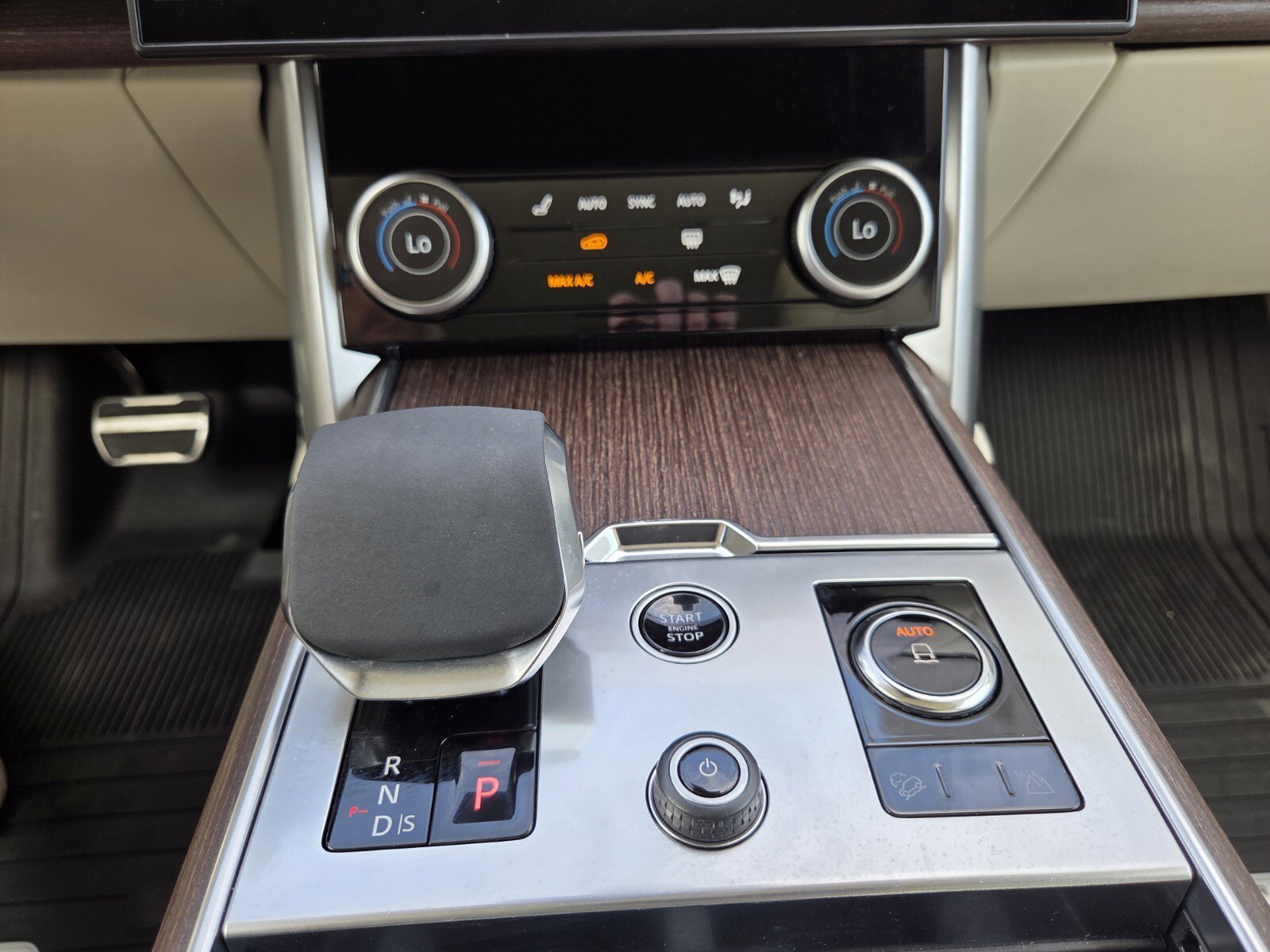 Certified 2023 Land Rover Range Rover SE image 21