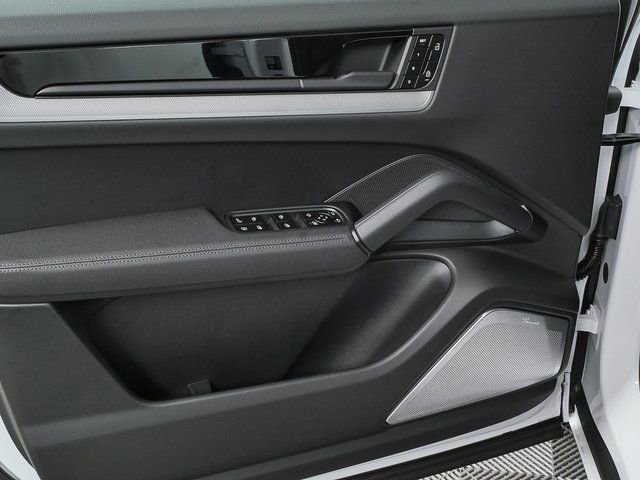 New 2026 Porsche Cayenne S image 6