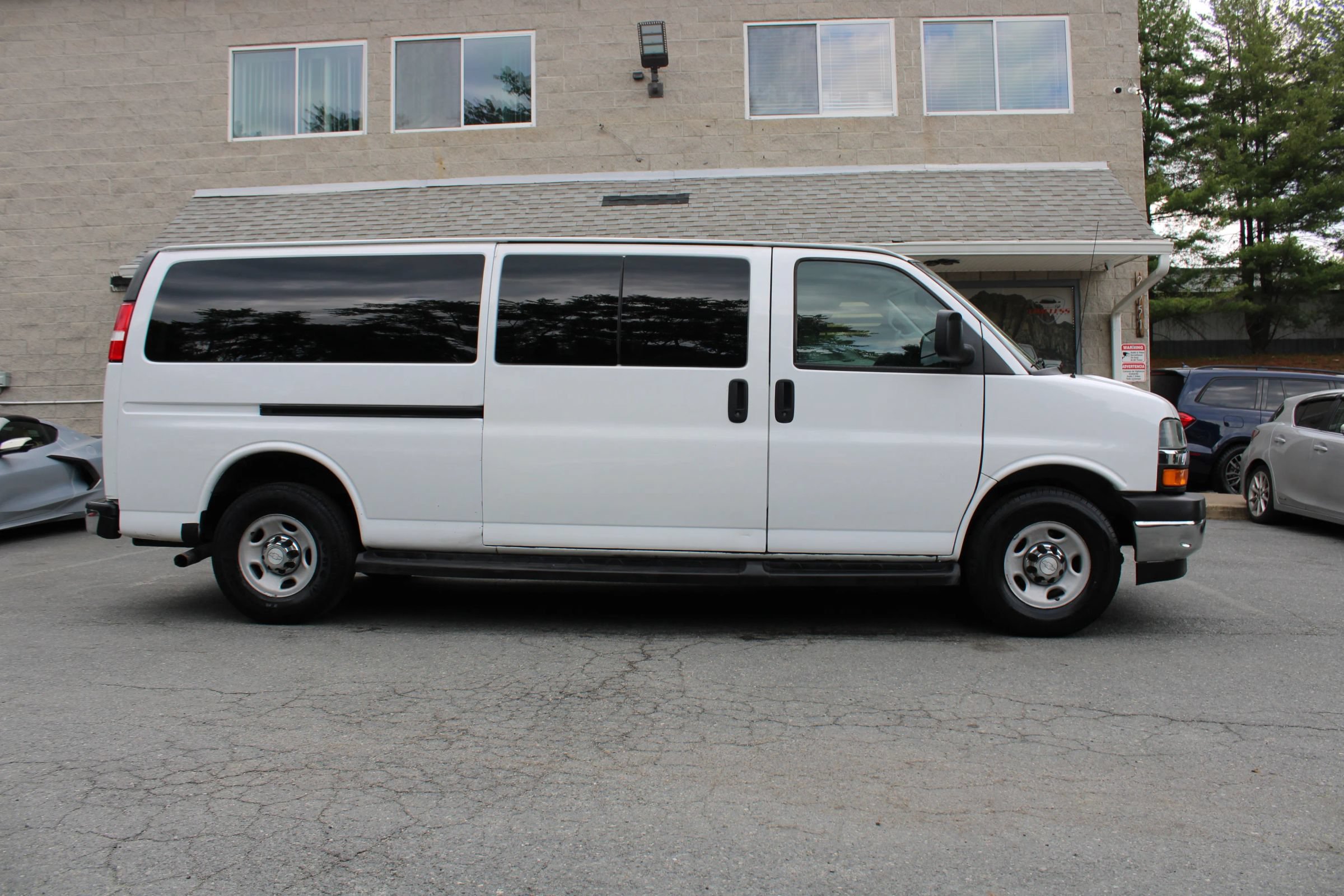 Used 2019 Chevrolet Express 3500 LT w/ LT Preferred Equipment Group RWD image 24