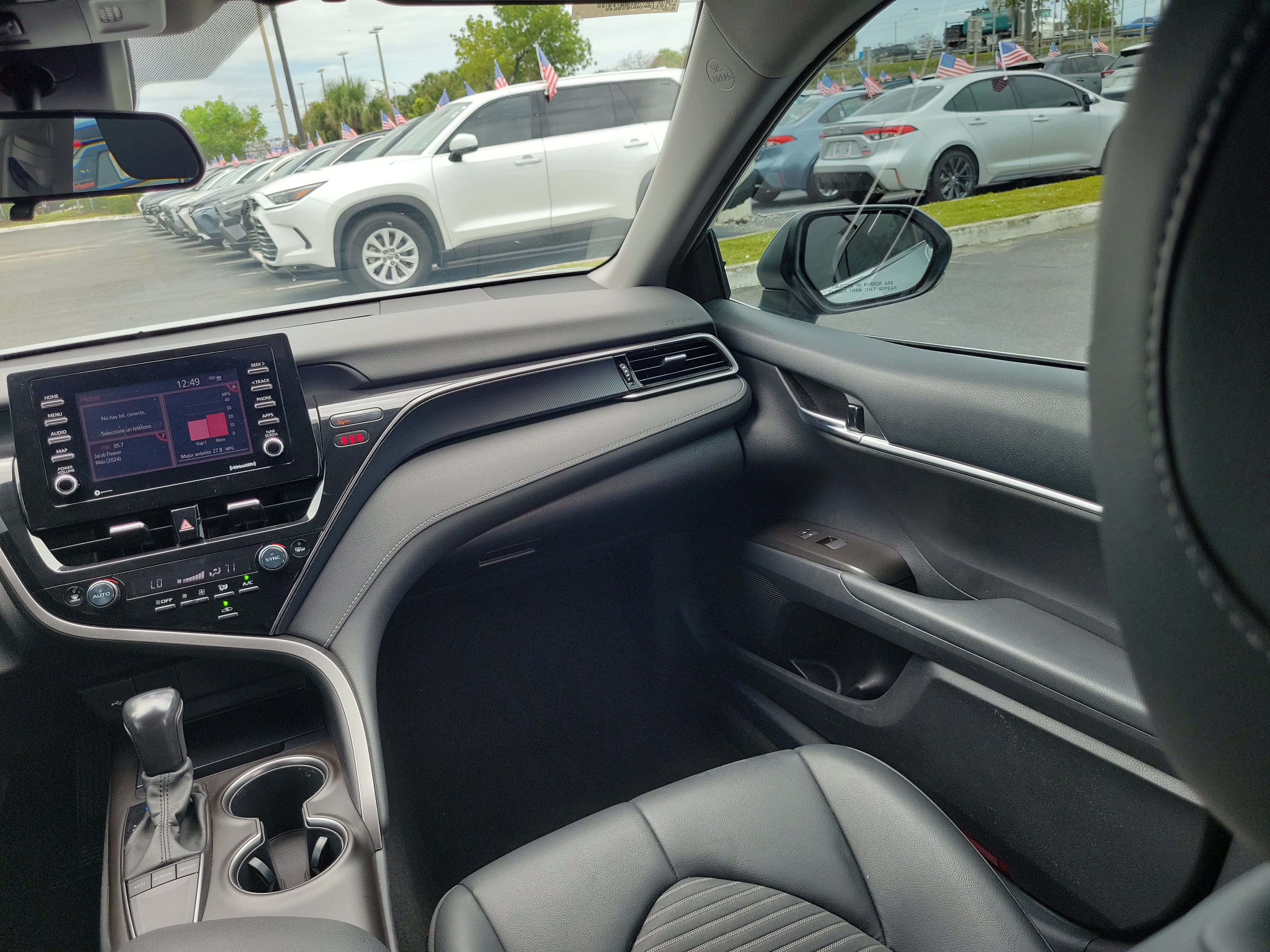 Used 2022 Toyota Camry SE FWD image 17