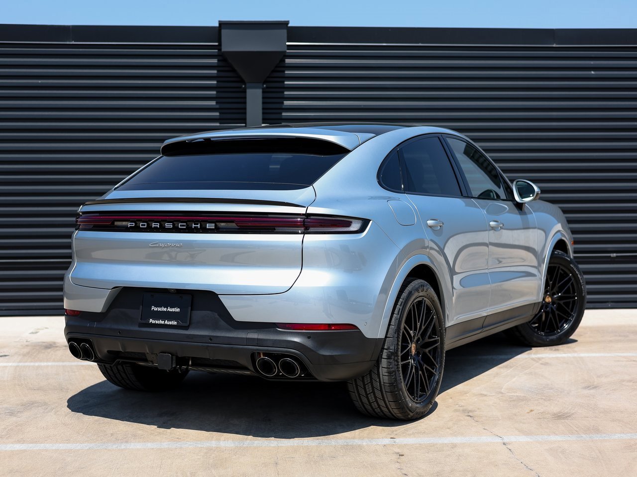 Certified 2025 Porsche Cayenne Coupe image 7