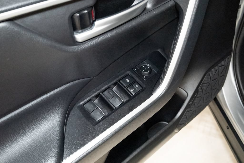 Used 2025 Toyota RAV4 XLE AWD/4WD image 10