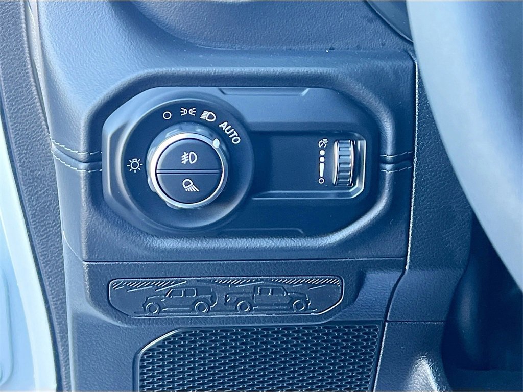 Used 2024 Jeep Gladiator Willys image 10