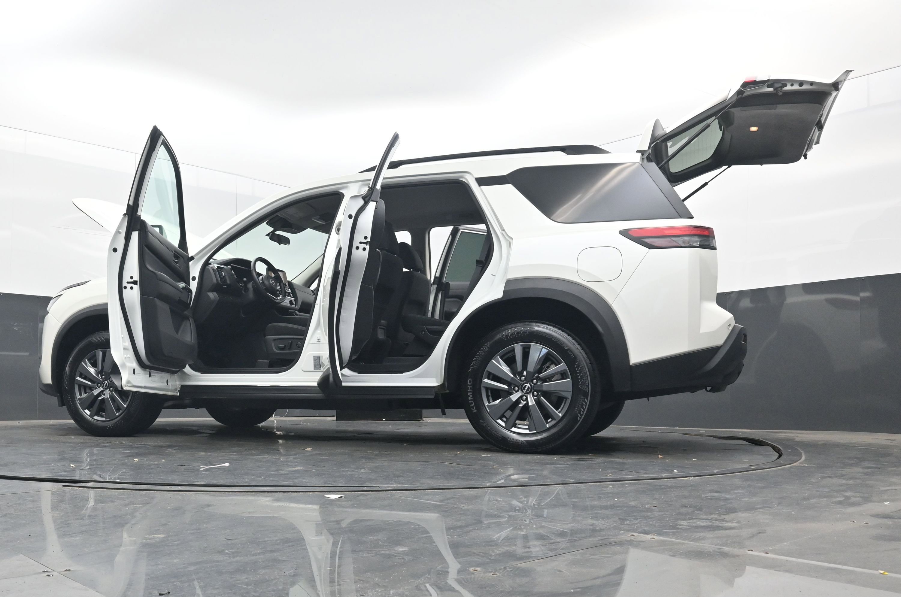 Used 2024 Nissan Pathfinder SV image 44