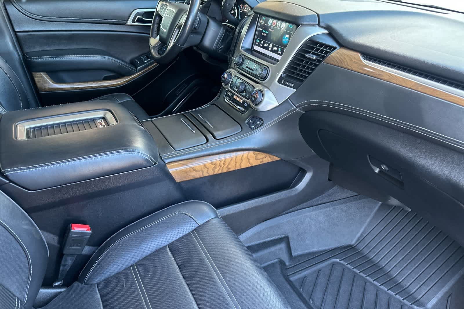 Used 2020 GMC Yukon Denali w/ Denali Premium Package AWD/4WD image 18