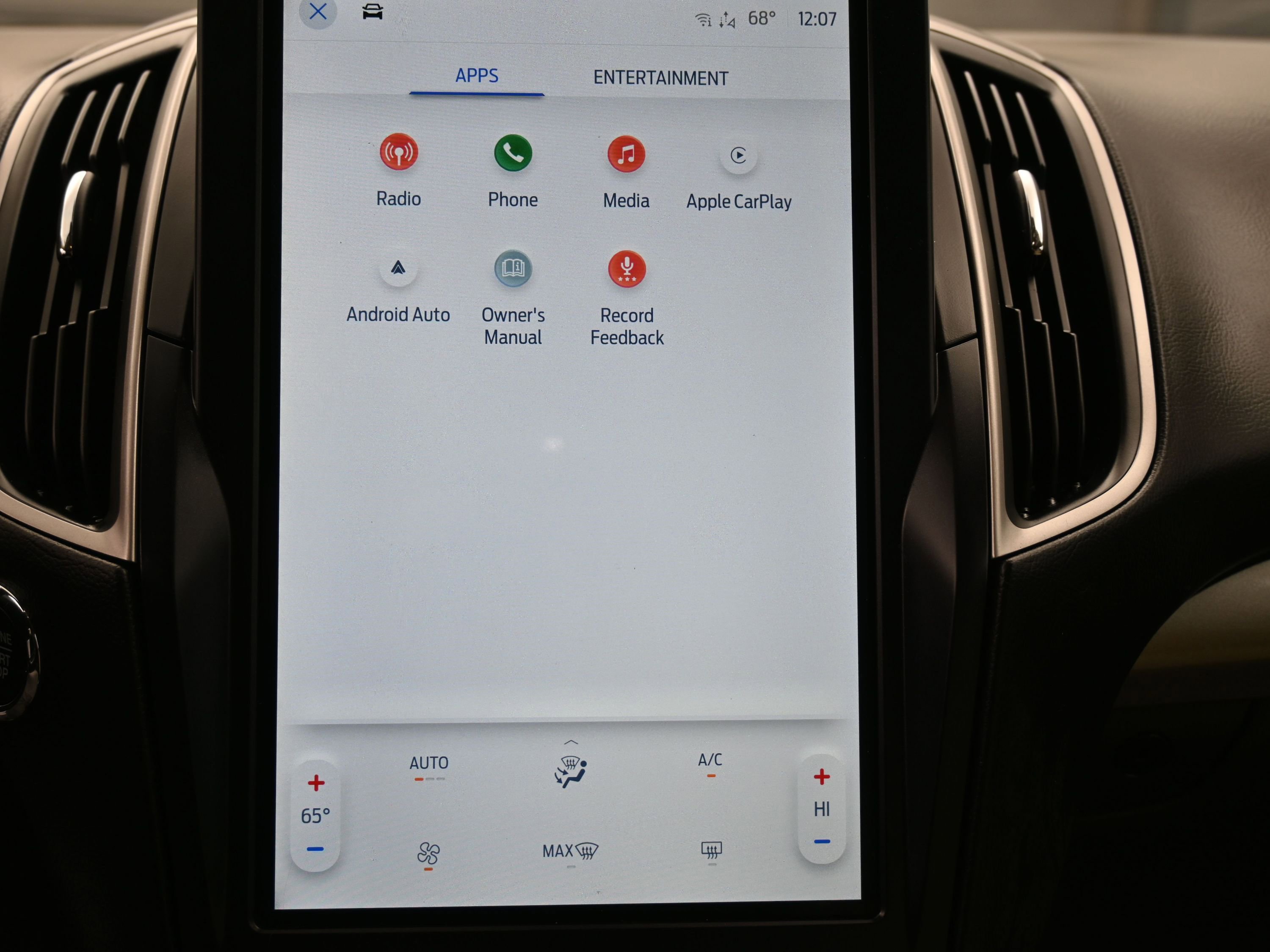 Used 2021 Ford Edge SE image 18