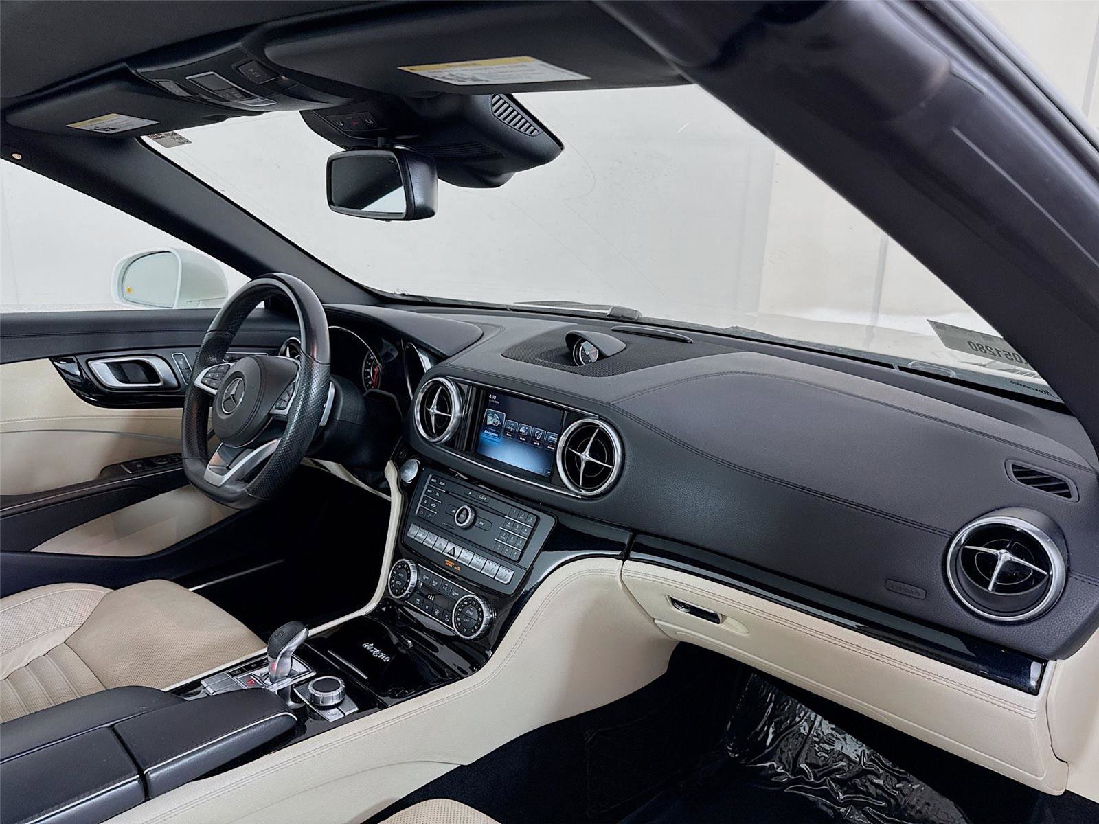 Used 2018 Mercedes-Benz SL 550 image 23