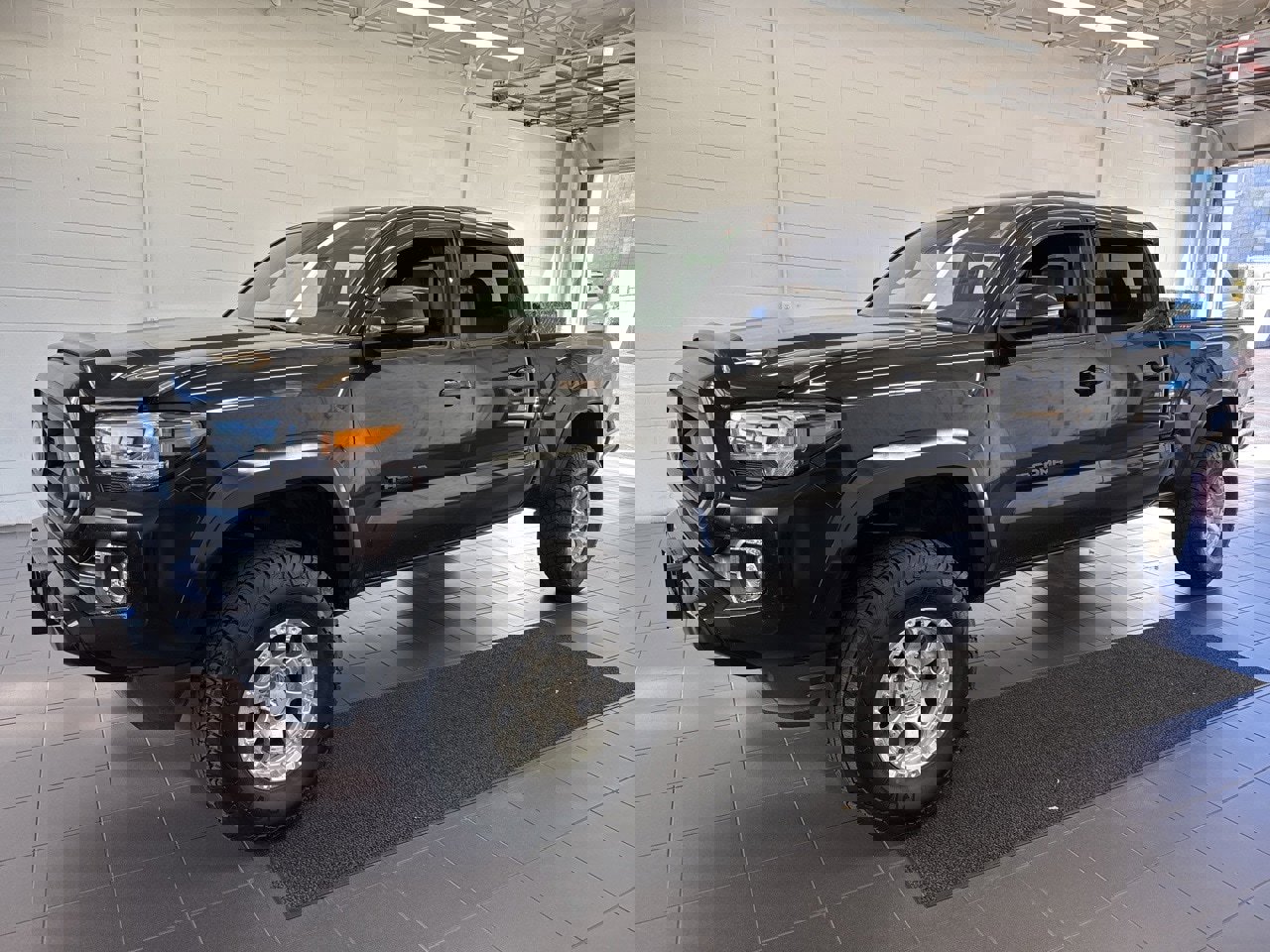 Certified 2021 Toyota Tacoma Limited image 4