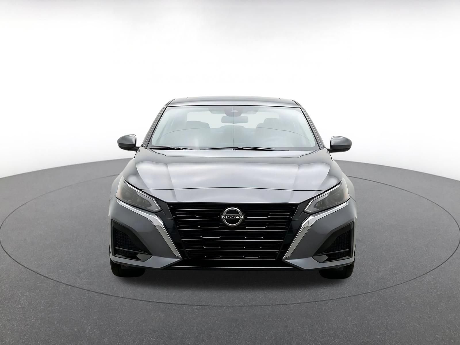 Used 2025 Nissan Altima 2.5 SV FWD image 2