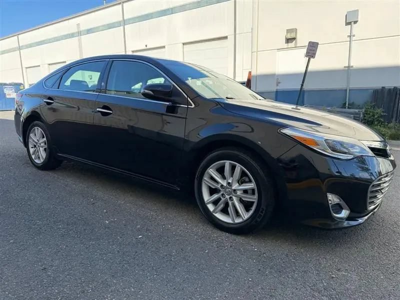Used 2013 Toyota Avalon XLE Touring FWD image 25