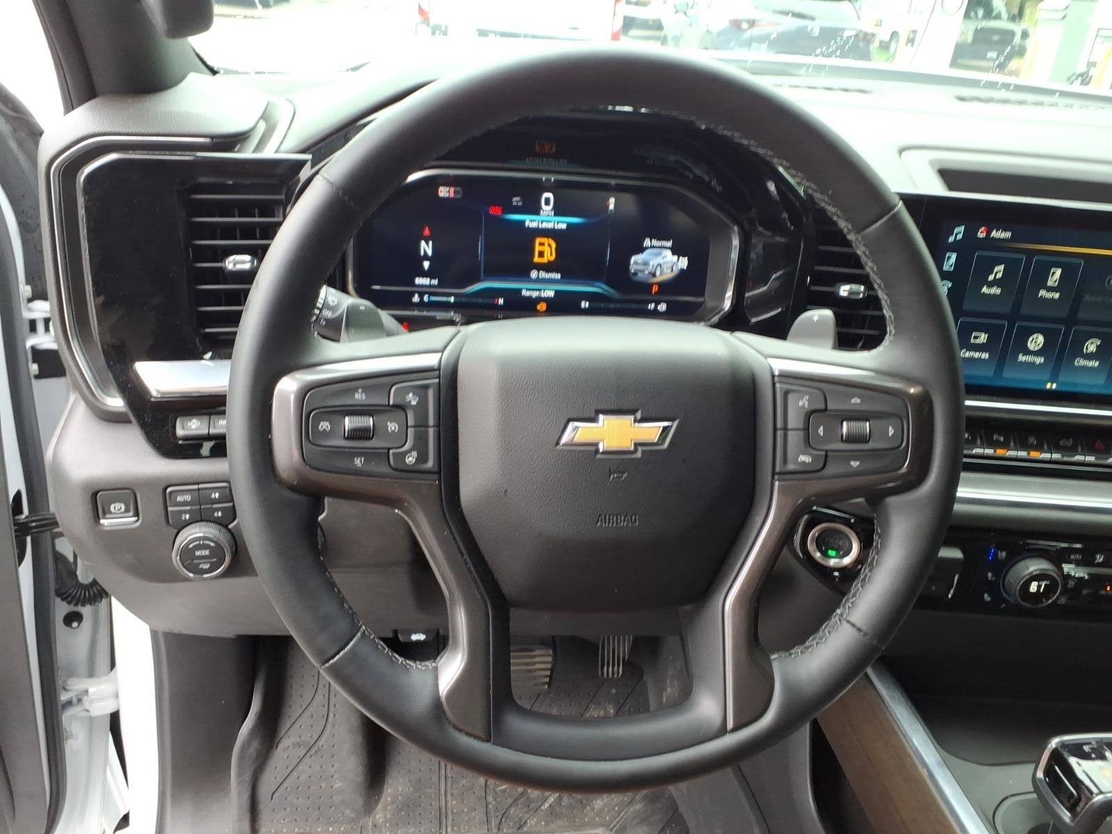 Used 2024 Chevrolet Silverado 1500 High Country w/ High Country Premium Package AWD/4WD image 8