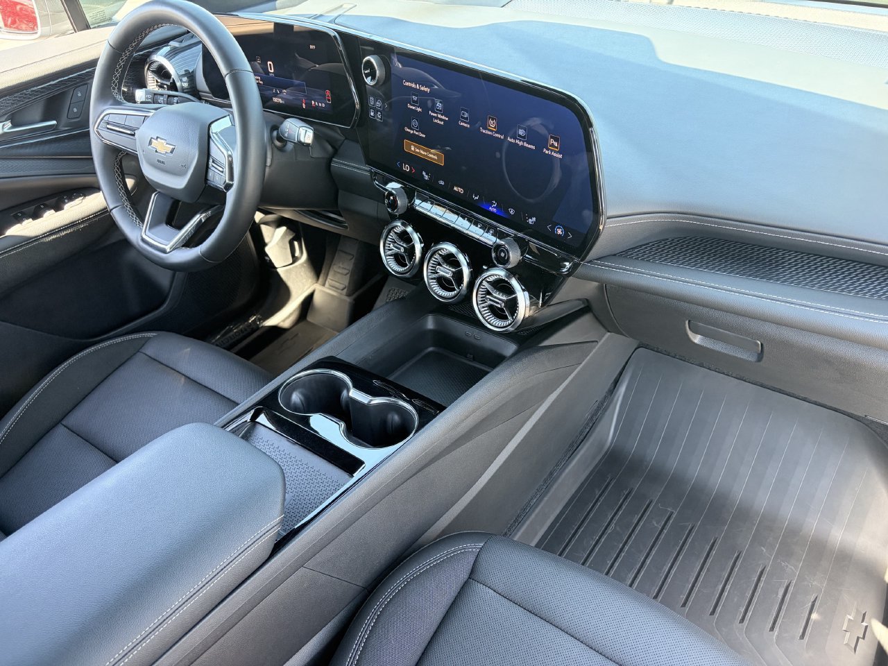 Used 2024 Chevrolet Blazer EV LT AWD/4WD image 12