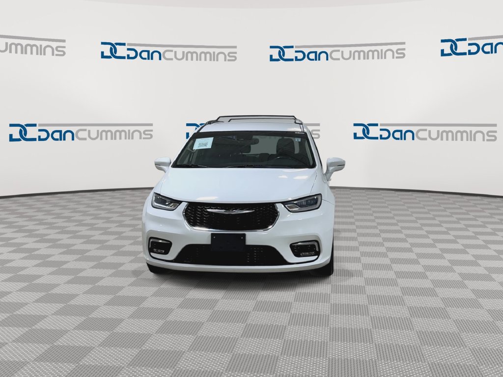 Used 2021 Chrysler Pacifica Touring-L FWD image 3