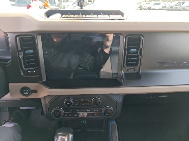 Certified 2021 Ford Bronco Wildtrak image 9