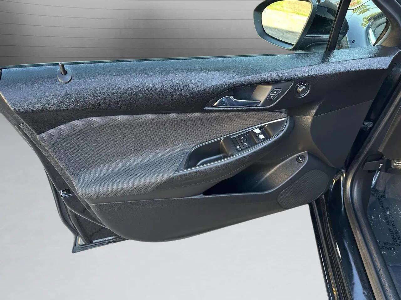 Used 2018 Chevrolet Cruze LT image 16