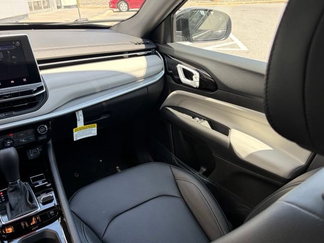 New 2026 Jeep Compass Limited AWD/4WD image 34