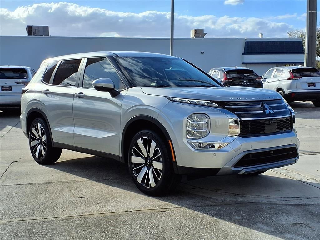 Used 2026 Mitsubishi Outlander SE AWD/4WD image 5