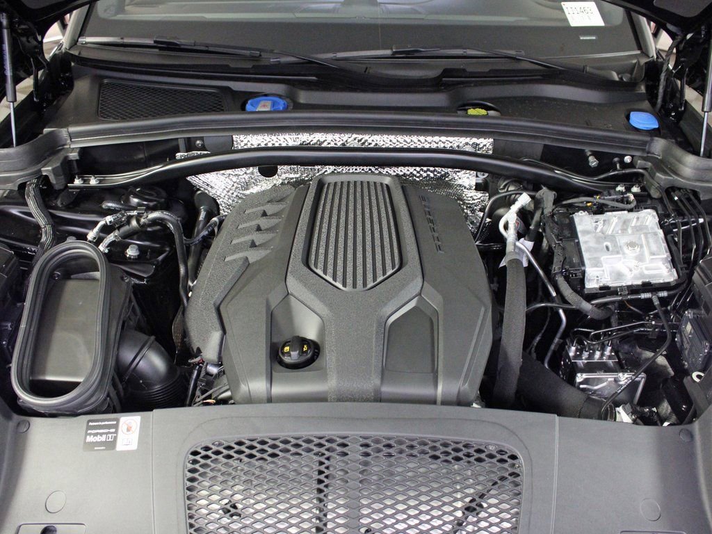 Certified 2025 Porsche Macan image 41