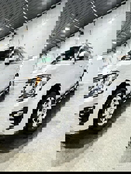 Used 2018 Ford Expedition XLT w/ Equipment Group 202A AWD/4WD image 4