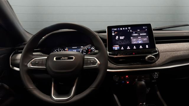 Used 2024 Jeep Compass Latitude image 5