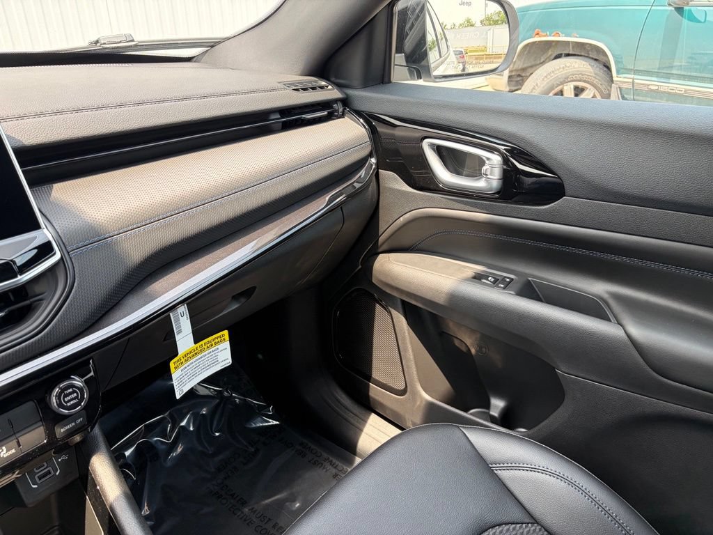 New 2026 Jeep Compass Latitude AWD/4WD image 36