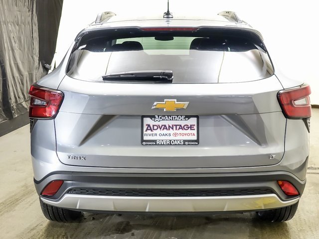 Used 2025 Chevrolet Trax LT w/ LT Convenience Package image 6