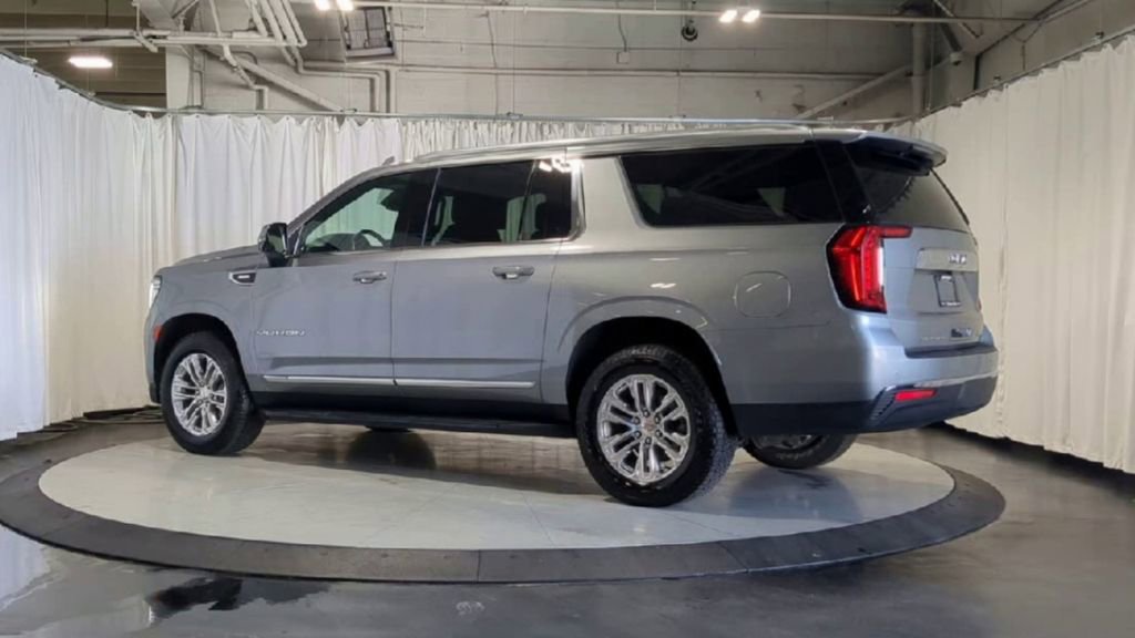 Used 2023 GMC Yukon XL SLT w/ SLT Premium Package image 6