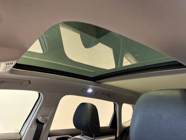 Certified 2025 Volkswagen Taos SE FWD image 28