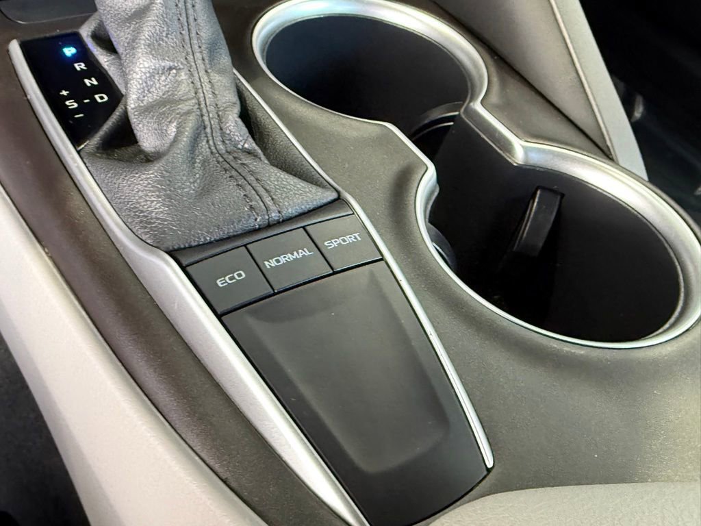 Certified 2022 Toyota Camry LE image 28