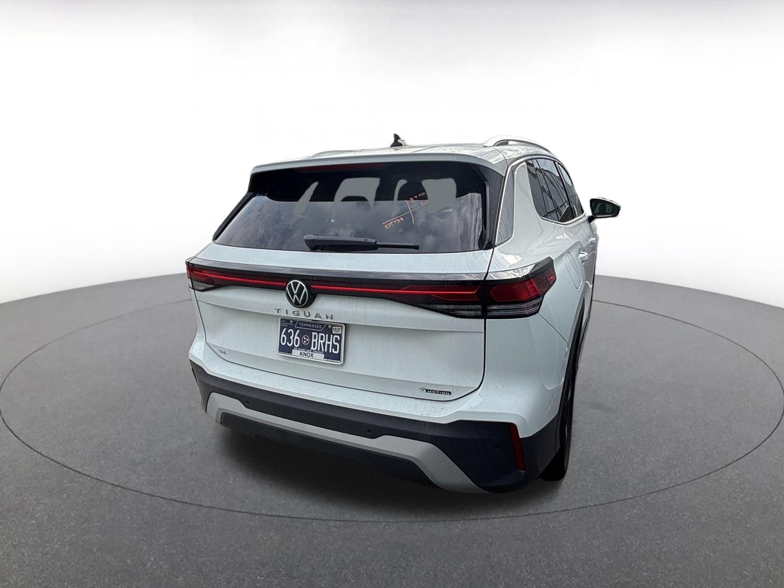 Used 2026 Volkswagen Tiguan SE AWD/4WD image 10