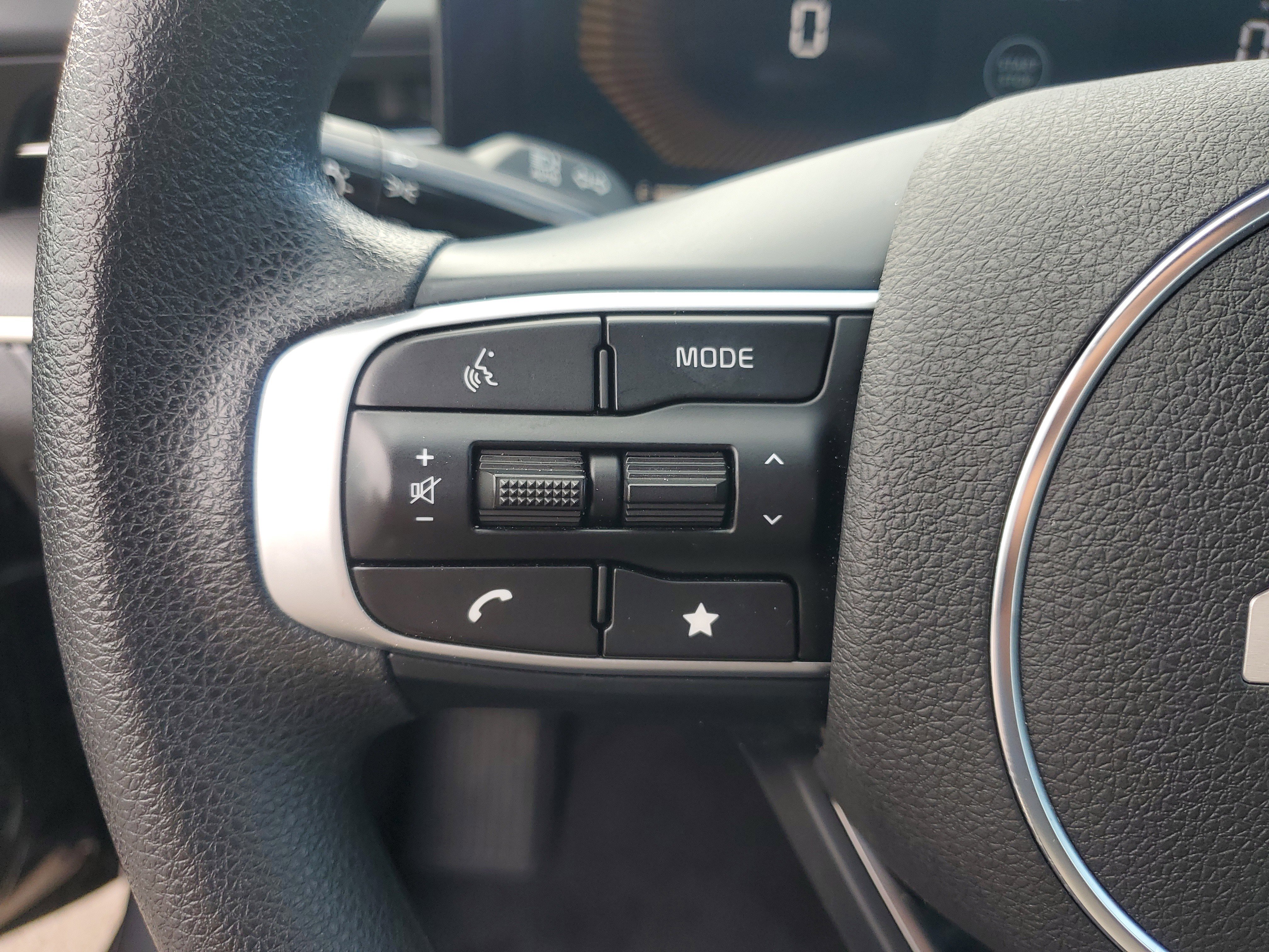 Used 2025 Kia K5 LXS image 16