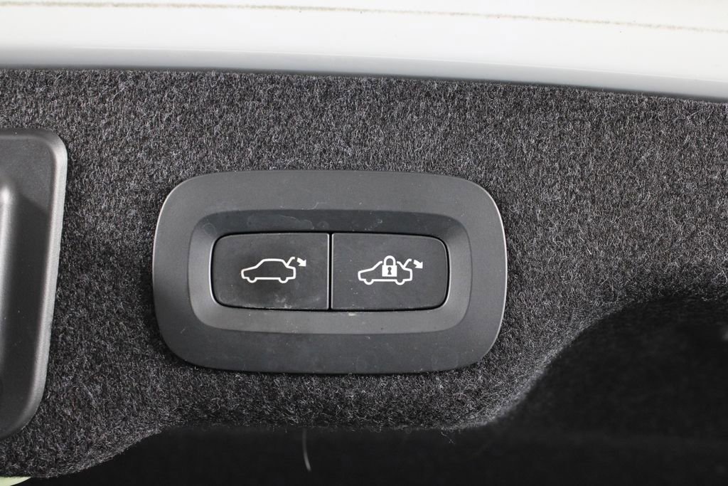 Used 2018 Volvo S90 T5 Momentum w/ Convenience Package image 15