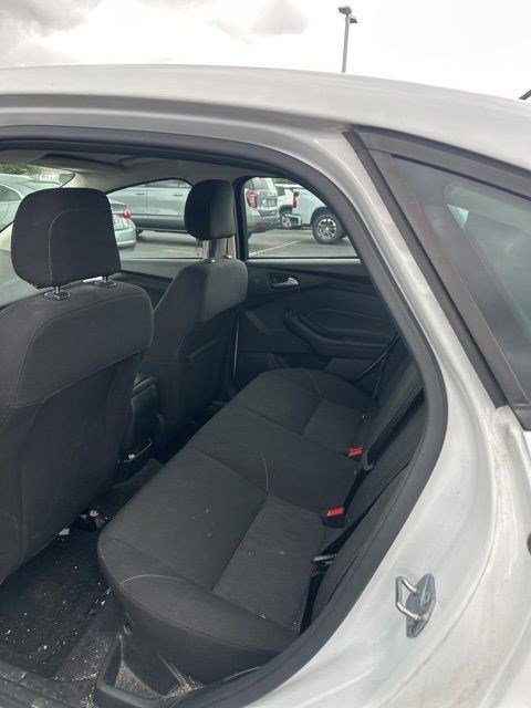 Used 2018 Ford Focus SE w/ SE Appearance Package FWD image 9