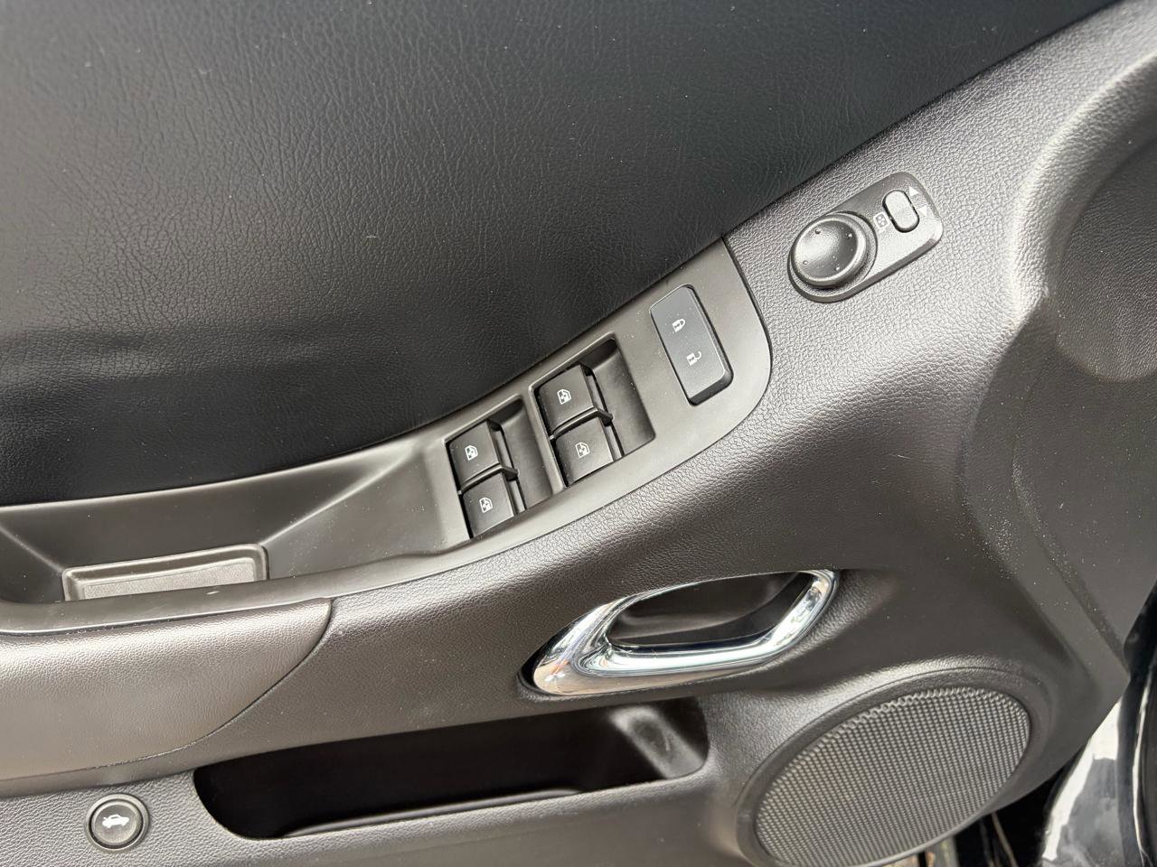 Used 2015 Chevrolet Camaro LT RWD image 21