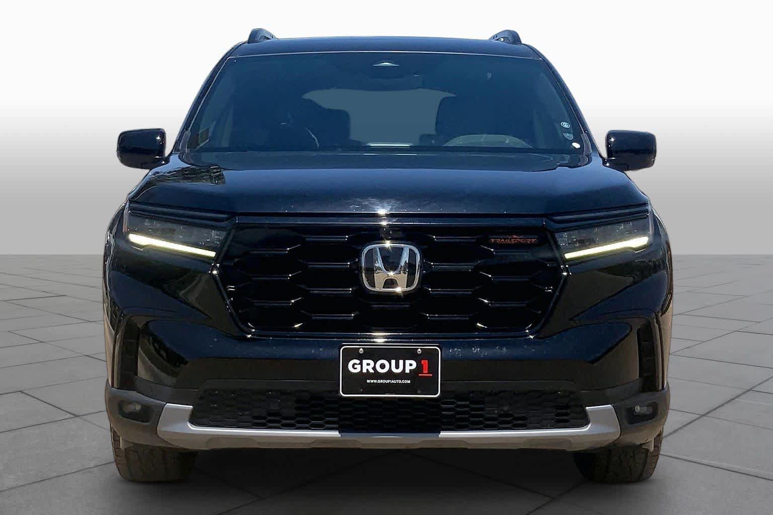 Used 2025 Honda Pilot TrailSport image 4