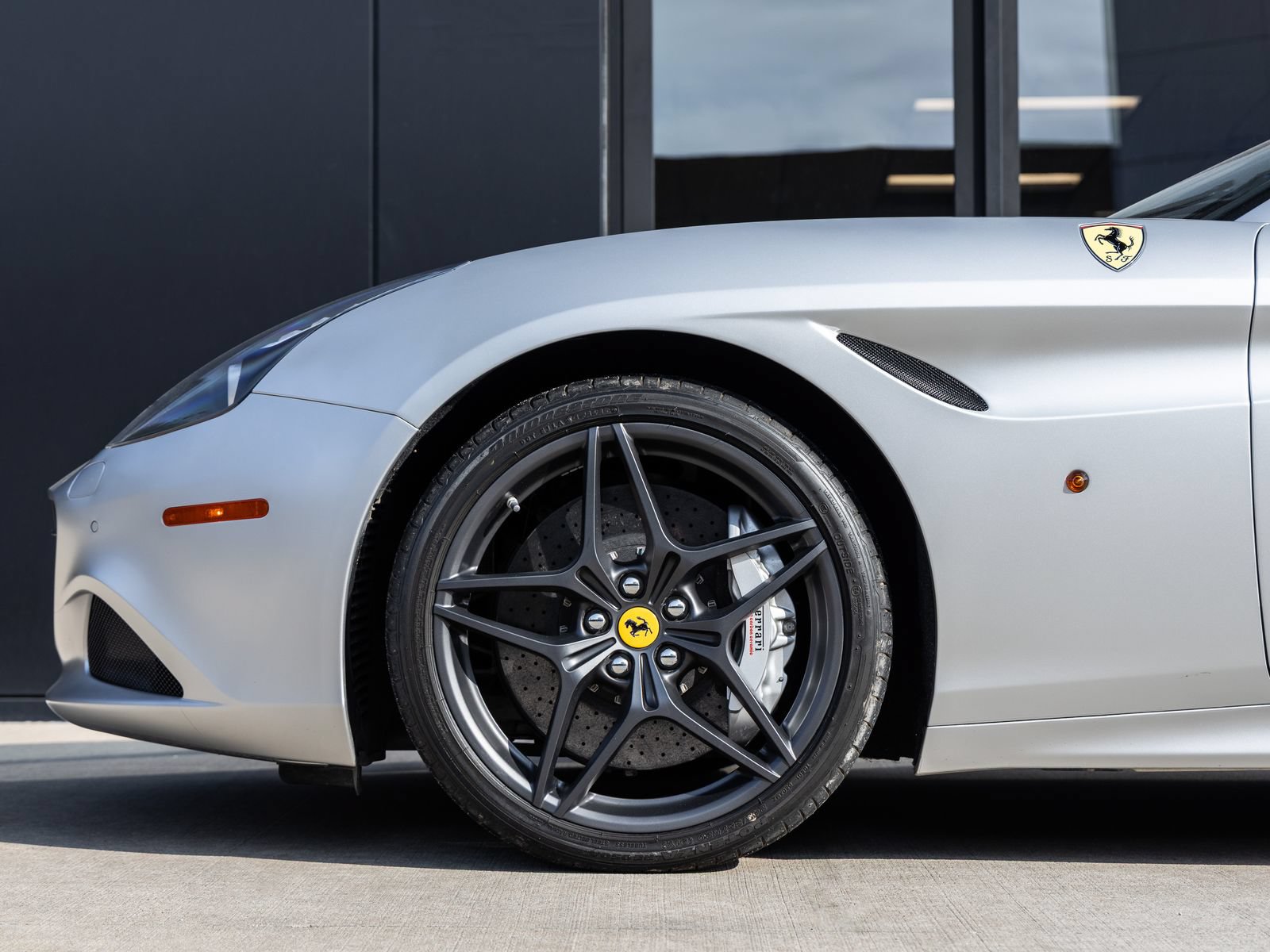 Used 2015 Ferrari California T RWD image 12