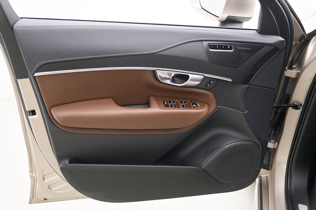 Certified 2023 Volvo XC90 B6 Ultimate AWD/4WD image 10